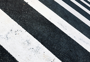 Rayas blancas y negras en un fondo uniforme